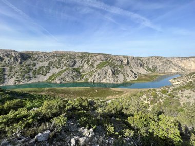 Obrovac 'ın yukarısındaki Zrmanja nehir kanyonu (Velebit Doğa Parkı, Hırvatistan) - Zrmanja Flussschlucht oberhalb von Obrovac (Naturpark Velebit, Kroatien) - Kanjon rijeke Zrmaniznje ad Obrovca (Park prirode Velebit, Hrvatska)