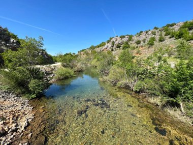 Zrmanja Nehri (Velebit Doğa Parkı, Hırvatistan) - Potok Dabarnica, desna pritoka rijeke Zrmanje (Park prirode Velebit, Hrvatska) - Bach Dabarnica, Nebenfluss des Flusses Zrmanja (Naturpark Velebit, Kroatien)