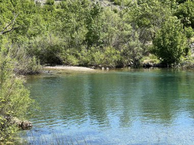 Zrmanja Nehri (Velebit Doğa Parkı, Hırvatistan) - Potok Dabarnica, desna pritoka rijeke Zrmanje (Park prirode Velebit, Hrvatska) - Bach Dabarnica, Nebenfluss des Flusses Zrmanja (Naturpark Velebit, Kroatien)