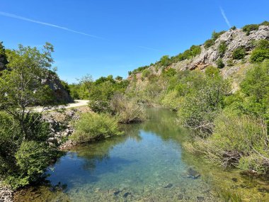 Zrmanja Nehri (Velebit Doğa Parkı, Hırvatistan) - Potok Dabarnica, desna pritoka rijeke Zrmanje (Park prirode Velebit, Hrvatska) - Bach Dabarnica, Nebenfluss des Flusses Zrmanja (Naturpark Velebit, Kroatien)