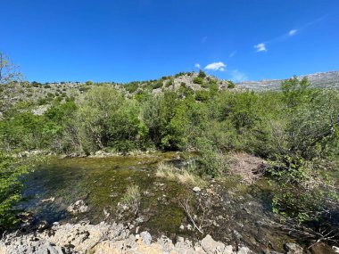 Zrmanja Nehri (Velebit Doğa Parkı, Hırvatistan) - Potok Dabarnica, desna pritoka rijeke Zrmanje (Park prirode Velebit, Hrvatska) - Bach Dabarnica, Nebenfluss des Flusses Zrmanja (Naturpark Velebit, Kroatien)
