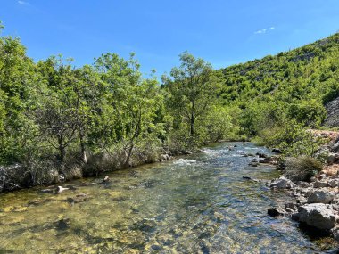 Zrmanja Nehri (Velebit Doğa Parkı, Hırvatistan) - Potok Dabarnica, desna pritoka rijeke Zrmanje (Park prirode Velebit, Hrvatska) - Bach Dabarnica, Nebenfluss des Flusses Zrmanja (Naturpark Velebit, Kroatien)