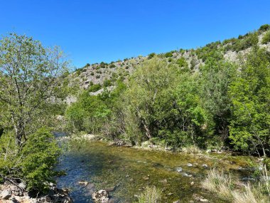 Zrmanja Nehri (Velebit Doğa Parkı, Hırvatistan) - Potok Dabarnica, desna pritoka rijeke Zrmanje (Park prirode Velebit, Hrvatska) - Bach Dabarnica, Nebenfluss des Flusses Zrmanja (Naturpark Velebit, Kroatien)