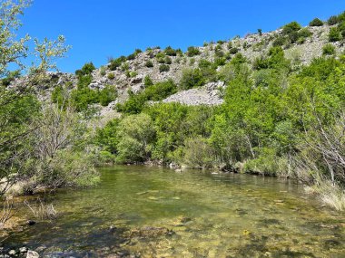 Zrmanja Nehri (Velebit Doğa Parkı, Hırvatistan) - Potok Dabarnica, desna pritoka rijeke Zrmanje (Park prirode Velebit, Hrvatska) - Bach Dabarnica, Nebenfluss des Flusses Zrmanja (Naturpark Velebit, Kroatien)