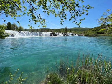 Berberov buk şelalesi Zrmanja nehrinde, Muskovci (Velebit Doğa Parkı, Hırvatistan) - Wasserfall Berberov buk am Fluss Zrmanja, Muskovci (Naturpark Velebit, Kroatien) - Tokat Berberov buk na rijeci Zrmanji, Muskovci (Park prirode Velebit, Hrvatska)