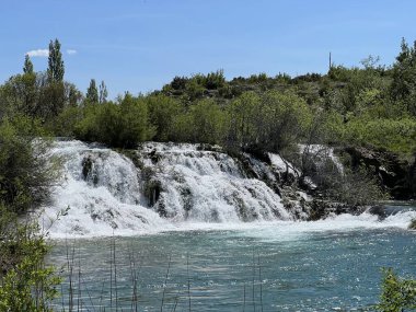 Berberov buk şelalesi Zrmanja nehrinde, Muskovci (Velebit Doğa Parkı, Hırvatistan) - Wasserfall Berberov buk am Fluss Zrmanja, Muskovci (Naturpark Velebit, Kroatien) - Tokat Berberov buk na rijeci Zrmanji, Muskovci (Park prirode Velebit, Hrvatska)