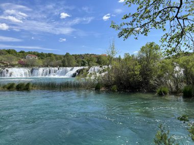 Berberov buk şelalesi Zrmanja nehrinde, Muskovci (Velebit Doğa Parkı, Hırvatistan) - Wasserfall Berberov buk am Fluss Zrmanja, Muskovci (Naturpark Velebit, Kroatien) - Tokat Berberov buk na rijeci Zrmanji, Muskovci (Park prirode Velebit, Hrvatska)