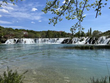Berberov buk şelalesi Zrmanja nehrinde, Muskovci (Velebit Doğa Parkı, Hırvatistan) - Wasserfall Berberov buk am Fluss Zrmanja, Muskovci (Naturpark Velebit, Kroatien) - Tokat Berberov buk na rijeci Zrmanji, Muskovci (Park prirode Velebit, Hrvatska)