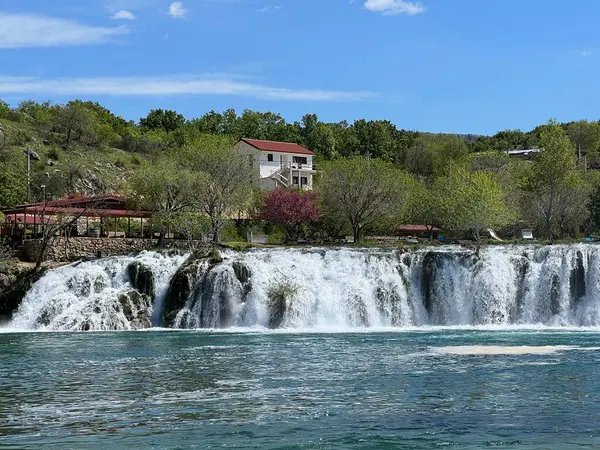 Berberov buk şelalesi Zrmanja nehrinde, Muskovci (Velebit Doğa Parkı, Hırvatistan) - Wasserfall Berberov buk am Fluss Zrmanja, Muskovci (Naturpark Velebit, Kroatien) - Tokat Berberov buk na rijeci Zrmanji, Muskovci (Park prirode Velebit, Hrvatska)