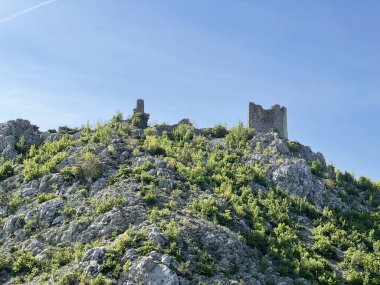 Eski Obrovac Kalesi veya ortaçağ kalesi Stari Obrovac (Hırvatistan) - Burg Alte Obrovac oder die Ruinen der mitelalterlichen Festung Stari Obrovac (Kroatien) - Ostaci tvrdjave Stari Obrovac nad kanjonom Zrmanje ili utvrda Stari Obrovac