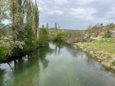River Zrmanja, Kastel Zegarski (Velebit Doğa Parkı, Hırvatistan) - Fluss Zrmanja, Kastel Zegarski (Naturpark Velebit, Kroatien) - Rijeka Zrmanja u Kastelu Zegarskom (Park Velebit, Hrvatska Zegarskom))