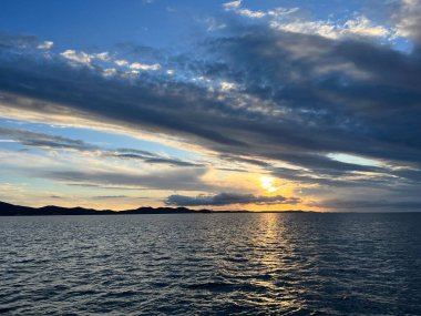 Ünlü Zadar romantik gün batımı (Zadar, Hırvatistan) - Beruehmter romantischer Sonnenuntergang in Zadar (Zadar, Kroatien) - Cuveni zadarski romanticni zalazak sunca (Zadar, Hrvatska)