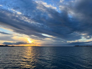 Ünlü Zadar romantik gün batımı (Zadar, Hırvatistan) - Beruehmter romantischer Sonnenuntergang in Zadar (Zadar, Kroatien) - Cuveni zadarski romanticni zalazak sunca (Zadar, Hrvatska)
