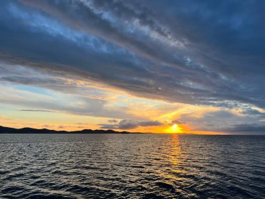 Ünlü Zadar romantik gün batımı (Zadar, Hırvatistan) - Beruehmter romantischer Sonnenuntergang in Zadar (Zadar, Kroatien) - Cuveni zadarski romanticni zalazak sunca (Zadar, Hrvatska)