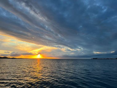 Ünlü Zadar romantik gün batımı (Zadar, Hırvatistan) - Beruehmter romantischer Sonnenuntergang in Zadar (Zadar, Kroatien) - Cuveni zadarski romanticni zalazak sunca (Zadar, Hrvatska)