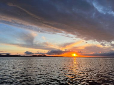 Ünlü Zadar romantik gün batımı (Zadar, Hırvatistan) - Beruehmter romantischer Sonnenuntergang in Zadar (Zadar, Kroatien) - Cuveni zadarski romanticni zalazak sunca (Zadar, Hrvatska)