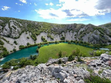 Krupa nehir kanyonu, Zrmanja 'nın sağ kolu (Velebit Doğa Parkı, Hırvatistan) - Schlucht des Flusses Krupa, rechter Nebenfluss des Zrmanja (Naturpark Velebit, Kroatien) - Kanjon rijeke Krupe, desne pritoke Zrmanje (Park prirode Velebit, Hrvatska)