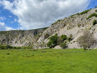 Krupa nehir kanyonu, Zrmanja 'nın sağ kolu (Velebit Doğa Parkı, Hırvatistan) - Schlucht des Flusses Krupa, rechter Nebenfluss des Zrmanja (Naturpark Velebit, Kroatien) - Kanjon rijeke Krupe, desne pritoke Zrmanje (Park prirode Velebit, Hrvatska)