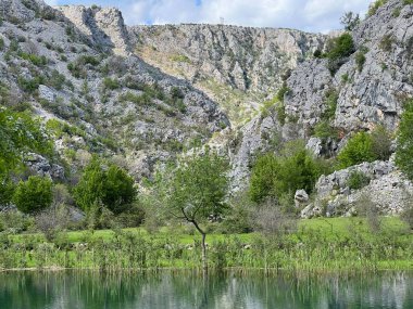 Krupa nehir kanyonu, Zrmanja 'nın sağ kolu (Velebit Doğa Parkı, Hırvatistan) - Schlucht des Flusses Krupa, rechter Nebenfluss des Zrmanja (Naturpark Velebit, Kroatien) - Kanjon rijeke Krupe, desne pritoke Zrmanje (Park prirode Velebit, Hrvatska)