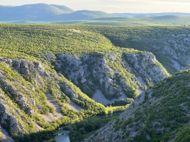 Krupa nehir kanyonu, Zrmanja 'nın sağ kolu (Velebit Doğa Parkı, Hırvatistan) - Schlucht des Flusses Krupa, rechter Nebenfluss des Zrmanja (Naturpark Velebit, Kroatien) - Kanjon rijeke Krupe, desne pritoke Zrmanje (Park prirode Velebit, Hrvatska)