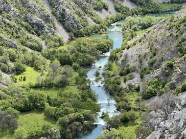 Krupa Nehri, Zrmanja 'nın sağ kolu (Velebit Doğa Parkı, Hırvatistan) - Fluss Krupa, rechter Nebenfluss der Zrmanja (Naturpark Velebit, Kroatien) - Rijeka Krupa, desna pritoka Zrmanje (Park pritoka Velebit, Hrvatska)