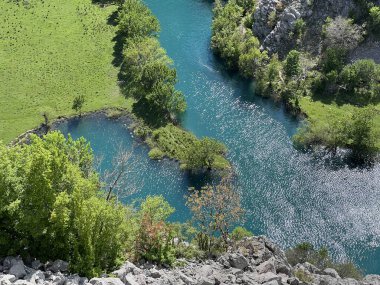Krupa Nehri, Zrmanja 'nın sağ kolu (Velebit Doğa Parkı, Hırvatistan) - Fluss Krupa, rechter Nebenfluss der Zrmanja (Naturpark Velebit, Kroatien) - Rijeka Krupa, desna pritoka Zrmanje (Park pritoka Velebit, Hrvatska)
