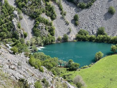 Krupa Nehri, Zrmanja 'nın sağ kolu (Velebit Doğa Parkı, Hırvatistan) - Fluss Krupa, rechter Nebenfluss der Zrmanja (Naturpark Velebit, Kroatien) - Rijeka Krupa, desna pritoka Zrmanje (Park pritoka Velebit, Hrvatska)