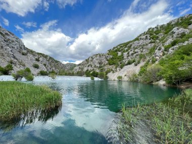 Krupa Nehri, Zrmanja 'nın sağ kolu (Velebit Doğa Parkı, Hırvatistan) - Fluss Krupa, rechter Nebenfluss der Zrmanja (Naturpark Velebit, Kroatien) - Rijeka Krupa, desna pritoka Zrmanje (Park pritoka Velebit, Hrvatska)