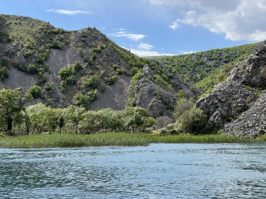 Krupa Nehri, Zrmanja 'nın sağ kolu (Velebit Doğa Parkı, Hırvatistan) - Fluss Krupa, rechter Nebenfluss der Zrmanja (Naturpark Velebit, Kroatien) - Rijeka Krupa, desna pritoka Zrmanje (Park pritoka Velebit, Hrvatska)