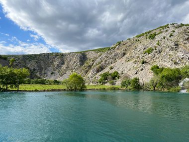 Krupa Nehri, Zrmanja 'nın sağ kolu (Velebit Doğa Parkı, Hırvatistan) - Fluss Krupa, rechter Nebenfluss der Zrmanja (Naturpark Velebit, Kroatien) - Rijeka Krupa, desna pritoka Zrmanje (Park pritoka Velebit, Hrvatska)