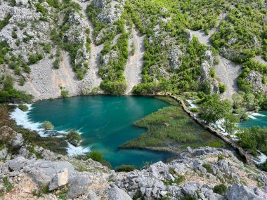 Krupa Nehri üzerindeki Kudin Köprüsü, Golubiç (Velebit Doğa Parkı, Hırvatistan) - Kudin-Bruecke am Fluss Krupa, Golubiç (Naturpark Velebit, Kroatien) - Kudin most na rijeci Krupi, Golubiç (Park prirode Velebit, Hrvatska)