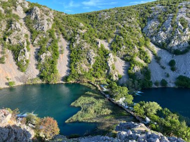 Krupa Nehri üzerindeki Kudin Köprüsü, Golubiç (Velebit Doğa Parkı, Hırvatistan) - Kudin-Bruecke am Fluss Krupa, Golubiç (Naturpark Velebit, Kroatien) - Kudin most na rijeci Krupi, Golubiç (Park prirode Velebit, Hrvatska)