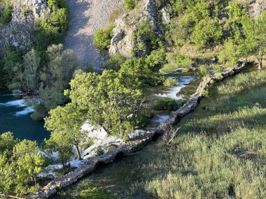 Krupa Nehri üzerindeki Kudin Köprüsü, Golubiç (Velebit Doğa Parkı, Hırvatistan) - Kudin-Bruecke am Fluss Krupa, Golubiç (Naturpark Velebit, Kroatien) - Kudin most na rijeci Krupi, Golubiç (Park prirode Velebit, Hrvatska)