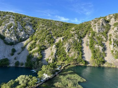 Krupa Nehri üzerindeki Kudin Köprüsü, Golubiç (Velebit Doğa Parkı, Hırvatistan) - Kudin-Bruecke am Fluss Krupa, Golubiç (Naturpark Velebit, Kroatien) - Kudin most na rijeci Krupi, Golubiç (Park prirode Velebit, Hrvatska)