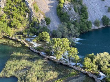 Krupa Nehri üzerindeki Kudin Köprüsü, Golubiç (Velebit Doğa Parkı, Hırvatistan) - Kudin-Bruecke am Fluss Krupa, Golubiç (Naturpark Velebit, Kroatien) - Kudin most na rijeci Krupi, Golubiç (Park prirode Velebit, Hrvatska)