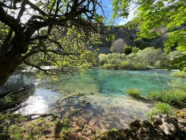 Krupa Nehri, Zrmanja 'nın sağ kolu (Velebit Doğa Parkı, Hırvatistan) - Fluss Krupa, rechter Nebenfluss der Zrmanja (Naturpark Velebit, Kroatien) - Rijeka Krupa, desna pritoka Zrmanje (Park pritoka Velebit, Hrvatska)