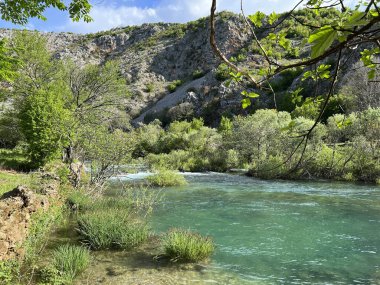 Krupa Nehri, Zrmanja 'nın sağ kolu (Velebit Doğa Parkı, Hırvatistan) - Fluss Krupa, rechter Nebenfluss der Zrmanja (Naturpark Velebit, Kroatien) - Rijeka Krupa, desna pritoka Zrmanje (Park pritoka Velebit, Hrvatska)