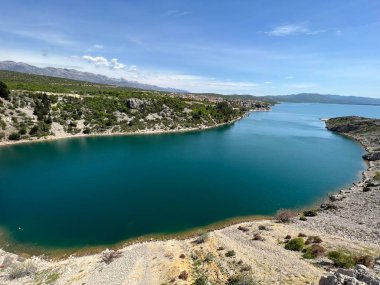 Novsko Zdrilo, Novigrad Denizi ile Velebit Kanalı arasındaki Adriyatik Denizi boğazı - Novsko Zdrilo, morski prolaz izmedju Novigradskog mora i Velebitskog kanala (Maslenica, Hrvatska)