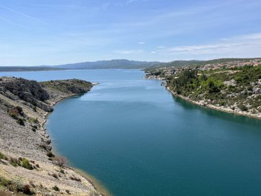 Novsko Zdrilo, Novigrad Denizi ile Velebit Kanalı arasındaki Adriyatik Denizi boğazı - Novsko Zdrilo, morski prolaz izmedju Novigradskog mora i Velebitskog kanala (Maslenica, Hrvatska)