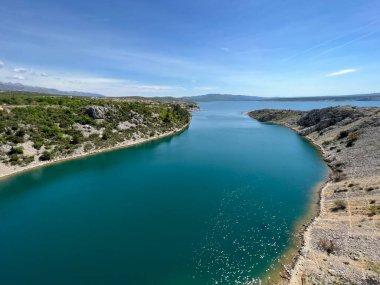 Novsko Zdrilo, Novigrad Denizi ile Velebit Kanalı arasındaki Adriyatik Denizi boğazı - Novsko Zdrilo, morski prolaz izmedju Novigradskog mora i Velebitskog kanala (Maslenica, Hrvatska)