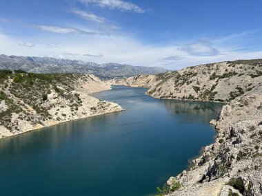 Novsko Zdrilo, Novigrad Denizi ile Velebit Kanalı arasındaki Adriyatik Denizi boğazı - Novsko Zdrilo, morski prolaz izmedju Novigradskog mora i Velebitskog kanala (Maslenica, Hrvatska)