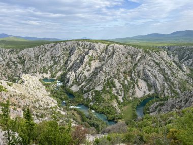 Krupa nehir kanyonu, Zrmanja 'nın sağ kolu (Velebit Doğa Parkı, Hırvatistan) - Krupa-Flussschlucht (Naturpark Velebit, Kroatien) - Kanjon rijeke Krupe, desne pritoke Zrmanje (Park prirode Velebit, Hrvatska)