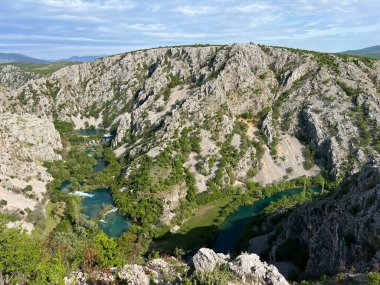 Krupa nehir kanyonu, Zrmanja 'nın sağ kolu (Velebit Doğa Parkı, Hırvatistan) - Krupa-Flussschlucht (Naturpark Velebit, Kroatien) - Kanjon rijeke Krupe, desne pritoke Zrmanje (Park prirode Velebit, Hrvatska)