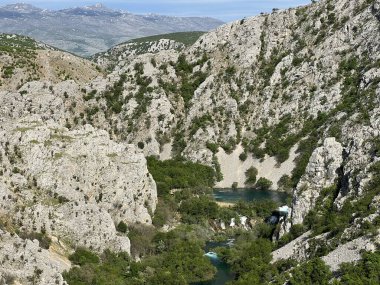 Krupa nehir kanyonu, Zrmanja 'nın sağ kolu (Velebit Doğa Parkı, Hırvatistan) - Krupa-Flussschlucht (Naturpark Velebit, Kroatien) - Kanjon rijeke Krupe, desne pritoke Zrmanje (Park prirode Velebit, Hrvatska)