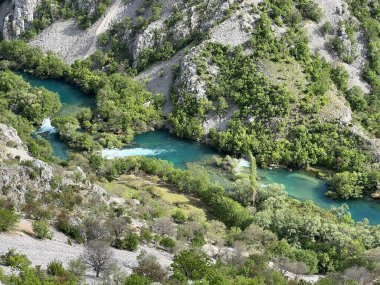 Krupa Nehri, Zrmanja 'nın sağ kolu (Velebit Doğa Parkı, Hırvatistan) - Fluss Krupa, rechter Nebenfluss der Zrmanja (Naturpark Velebit, Kroatien) - Rijeka Krupa, desna pritoka Zrmanje, Golubiç (Park prirode Velebit, Hrvatska, Hrvatska)