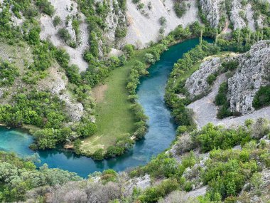 Krupa Nehri, Zrmanja 'nın sağ kolu (Velebit Doğa Parkı, Hırvatistan) - Fluss Krupa, rechter Nebenfluss der Zrmanja (Naturpark Velebit, Kroatien) - Rijeka Krupa, desna pritoka Zrmanje, Golubiç (Park prirode Velebit, Hrvatska, Hrvatska)