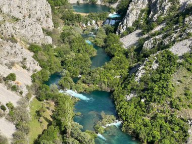 Krupa Nehri, Zrmanja 'nın sağ kolu (Velebit Doğa Parkı, Hırvatistan) - Fluss Krupa, rechter Nebenfluss der Zrmanja (Naturpark Velebit, Kroatien) - Rijeka Krupa, desna pritoka Zrmanje, Golubiç (Park prirode Velebit, Hrvatska, Hrvatska)