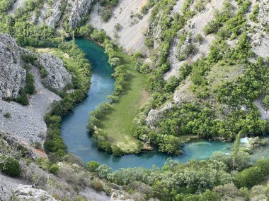 Krupa Nehri, Zrmanja 'nın sağ kolu (Velebit Doğa Parkı, Hırvatistan) - Fluss Krupa, rechter Nebenfluss der Zrmanja (Naturpark Velebit, Kroatien) - Rijeka Krupa, desna pritoka Zrmanje, Golubiç (Park prirode Velebit, Hrvatska, Hrvatska)