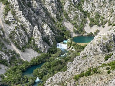 Babin Şelalesi Krupa nehrinde, Golubiç (Velebit Doğa Parkı, Hırvatistan) - Babin Wasserfall am Fluss Krupa, Golubic (Naturpark Velebit, Kroatien) - Babin şaplak na rijeci Krupi, Golubiç (Park prirode Velebit, Hrvatska)