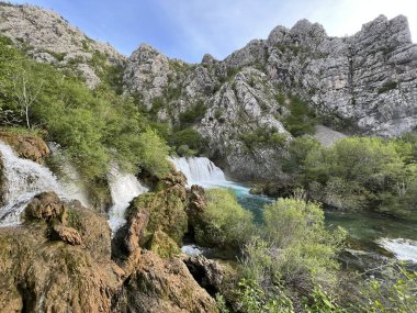 Babin Şelalesi Krupa nehrinde, Golubiç (Velebit Doğa Parkı, Hırvatistan) - Babin Wasserfall am Fluss Krupa, Golubic (Naturpark Velebit, Kroatien) - Babin şaplak na rijeci Krupi, Golubiç (Park prirode Velebit, Hrvatska)